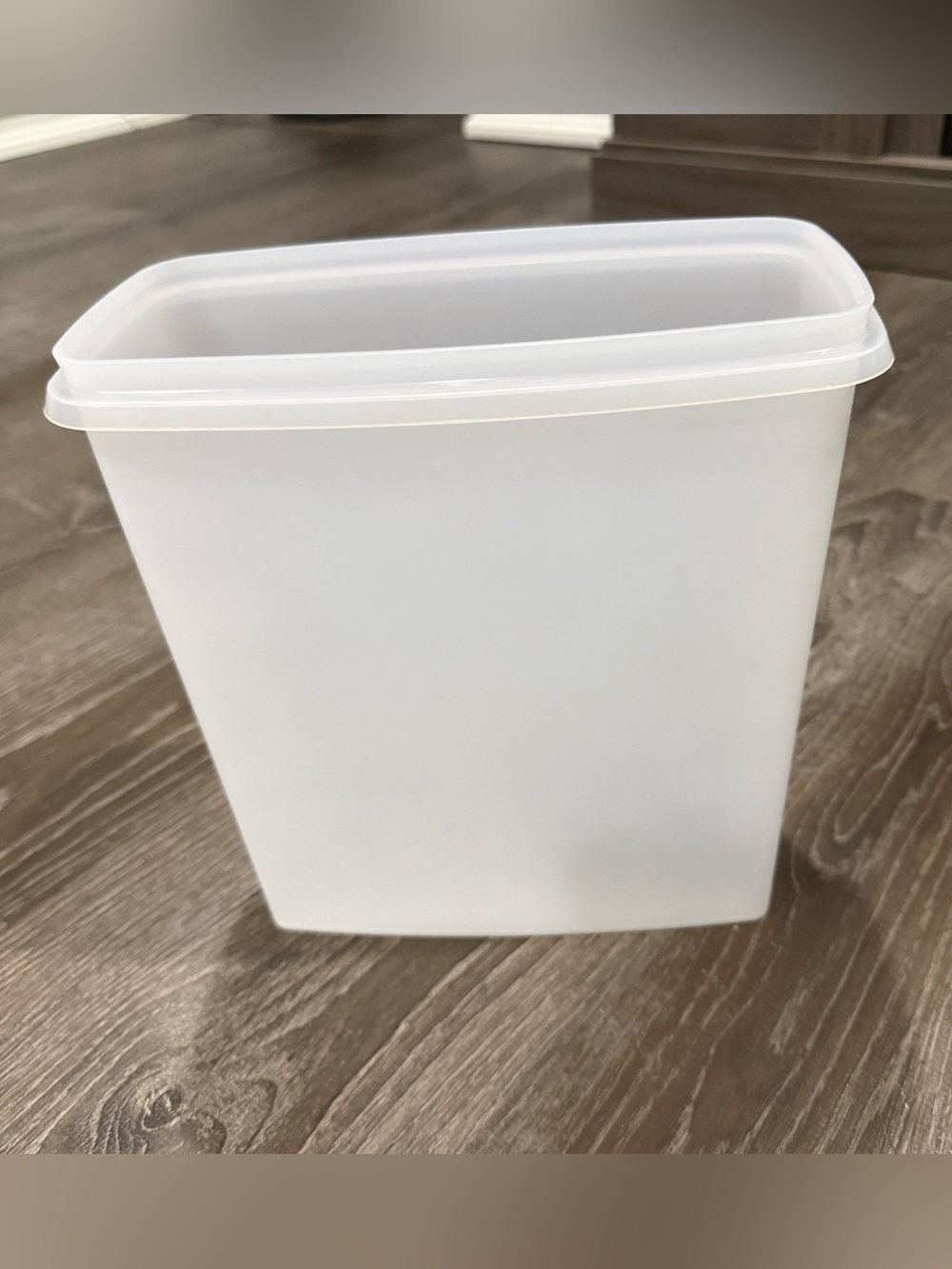 Vintage Tupperware 1588-2 Large Cereal Keeper